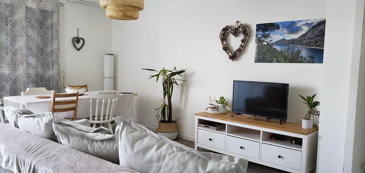 Appartement Cosy Balcon Vue Degagee Au Coeur De Marseille - Joliette contacts