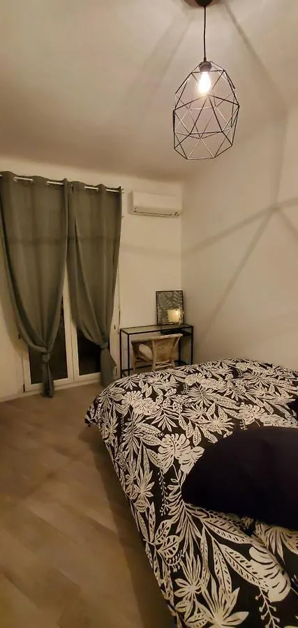 Apartment Appartement Cosy Balcon Vue Degagee Au Coeur De Marseille - Joliette
